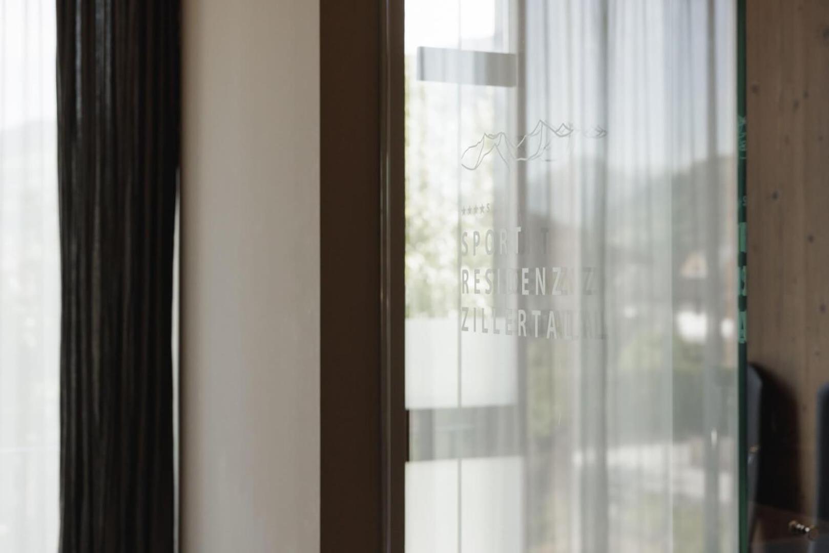 Sportresidenz Zillertal Hotel อูแดร์นส์ ภายนอก รูปภาพ