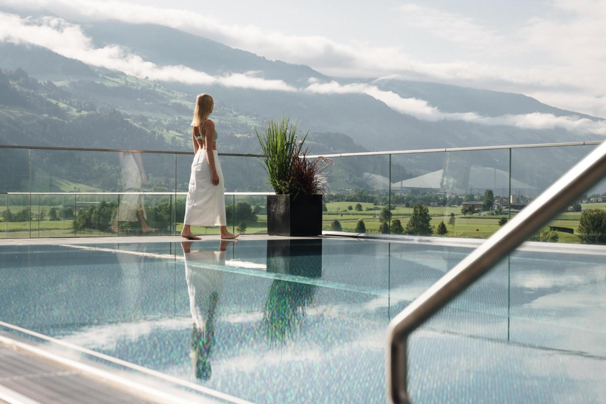 Sportresidenz Zillertal Hotel อูแดร์นส์ ภายนอก รูปภาพ